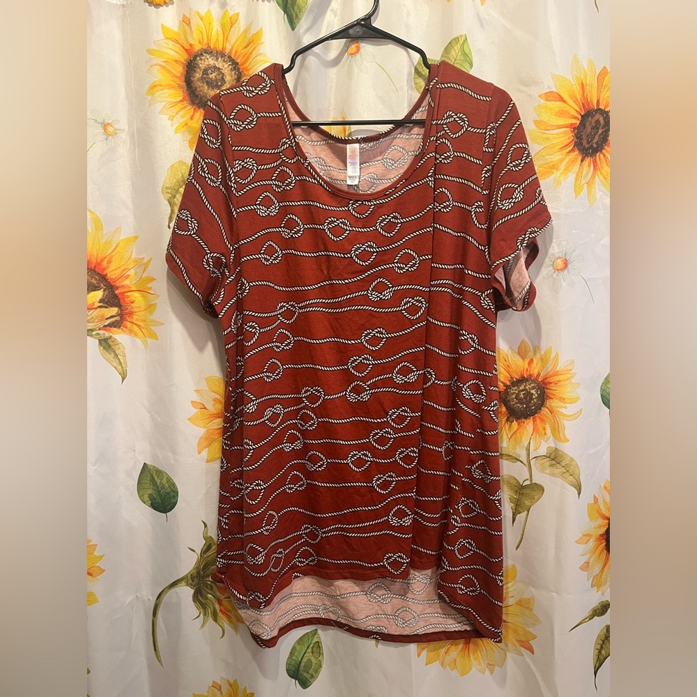 LuLaRoe Maroon and White Patterned Short Sleeve Top